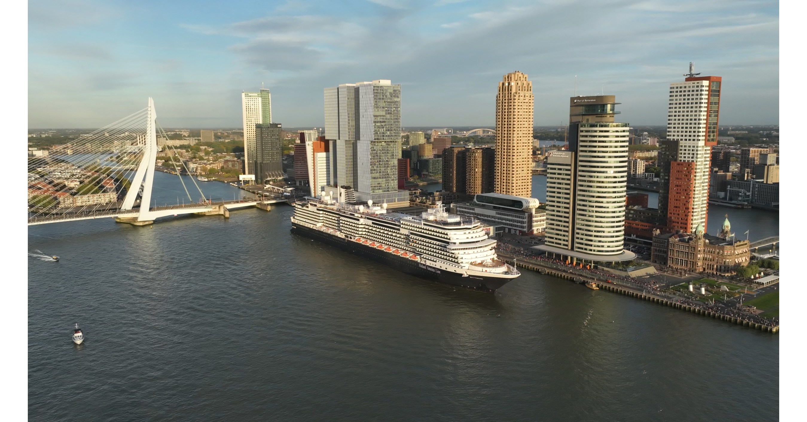 Rotterdam in Holland America part pour la traversée historique du 150e anniversaire
