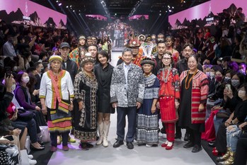 Dialogue Between Indigenous Art and Fashion " group show was created to break the barriers of traditional indigenous craftsmanship and to explore the innovative possibilities into modern fashion. (PRNewsfoto/Taipei Fashion Week)