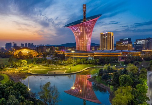 Wuhan East Lake High-tech Zone has more than 4,000 national high-tech enterprises and is the fastest growing area in Wuhan. This is the landmark building of East Lake High-tech Zone, shaped like a calla lily.