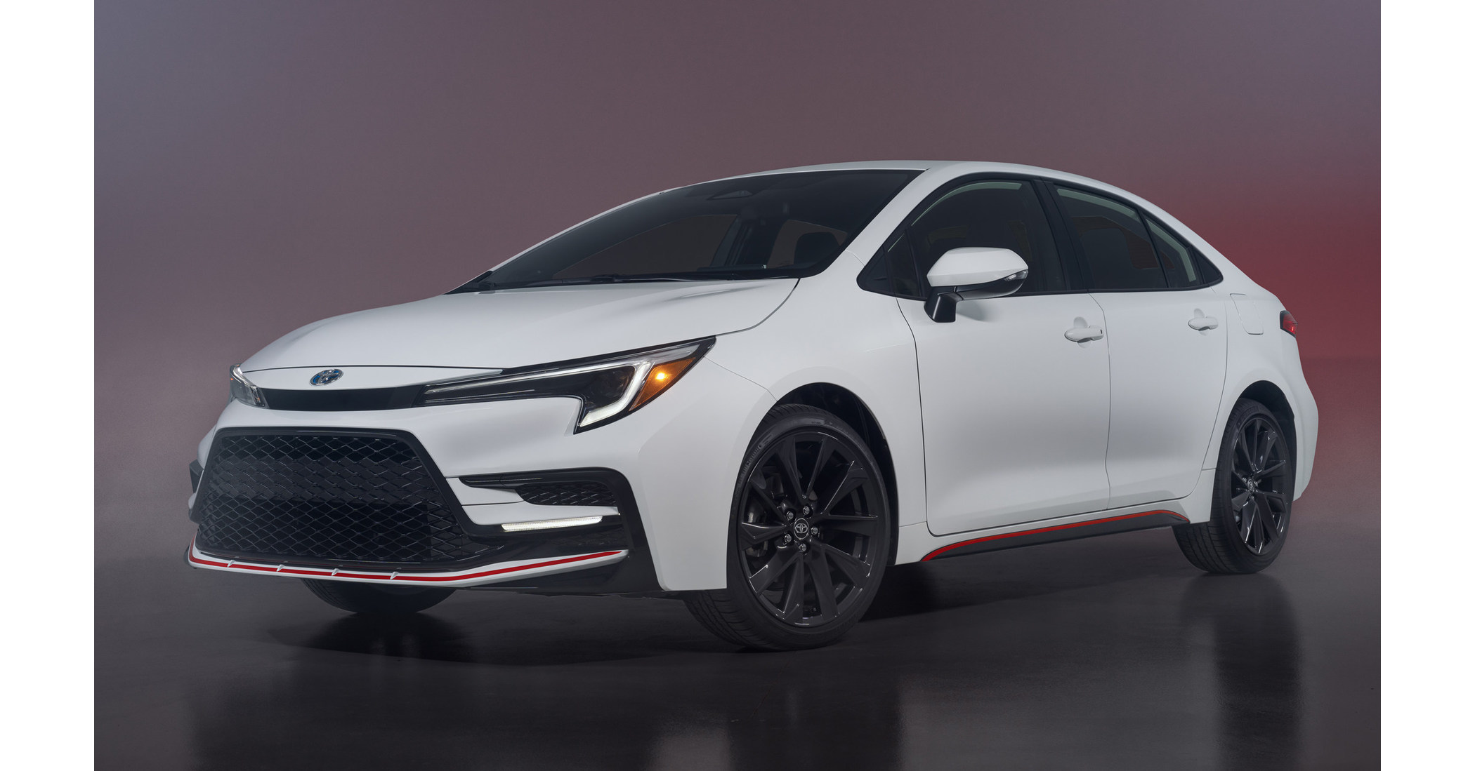 Toyota potencia el Corolla Hybrid 2023 con la nueva Infrared Edition