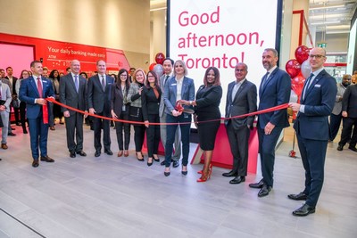Members of CIBC’s leadership team celebrate the opening of new CIBC Square banking centre with fellow team members. (CNW Group/CIBC)