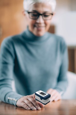 Using the iPulseOx at Home to Test Oxygen Level in Blood