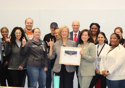 AANP President Dr. April Kapu and AANP CEO Jon Fanning honor University of Texas School of Nursing Dean Dr. Alexa Stuifbergen and UT nurse practitioners for their vaccination efforts during the COVID-19 pandemic.