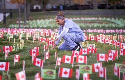 Sunnybrook staff join community volunteers in planting flags for Veterans. (CNW Group/Sunnybrook Health Sciences Centre)