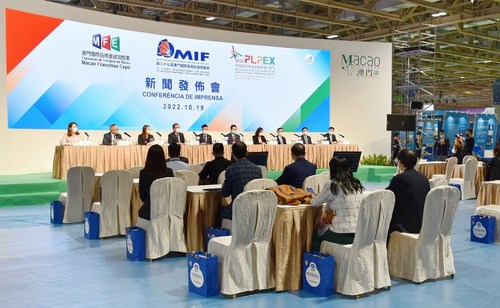 Lianhua products (blue packages) designated as Official Anti-epidemic Products of the MIF, MFE & PLPEX