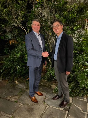 Rich Altice, President & CEO of NatureWorks, and Seung-Jin Lee, Head of the Biomaterials Business at CJ CheilJedang, gathered to celebrate the signed Master Collaboration Agreement between the two companies focused on developing new products based on the Ingeotm? PLA and PHACTtm PHA technologies.