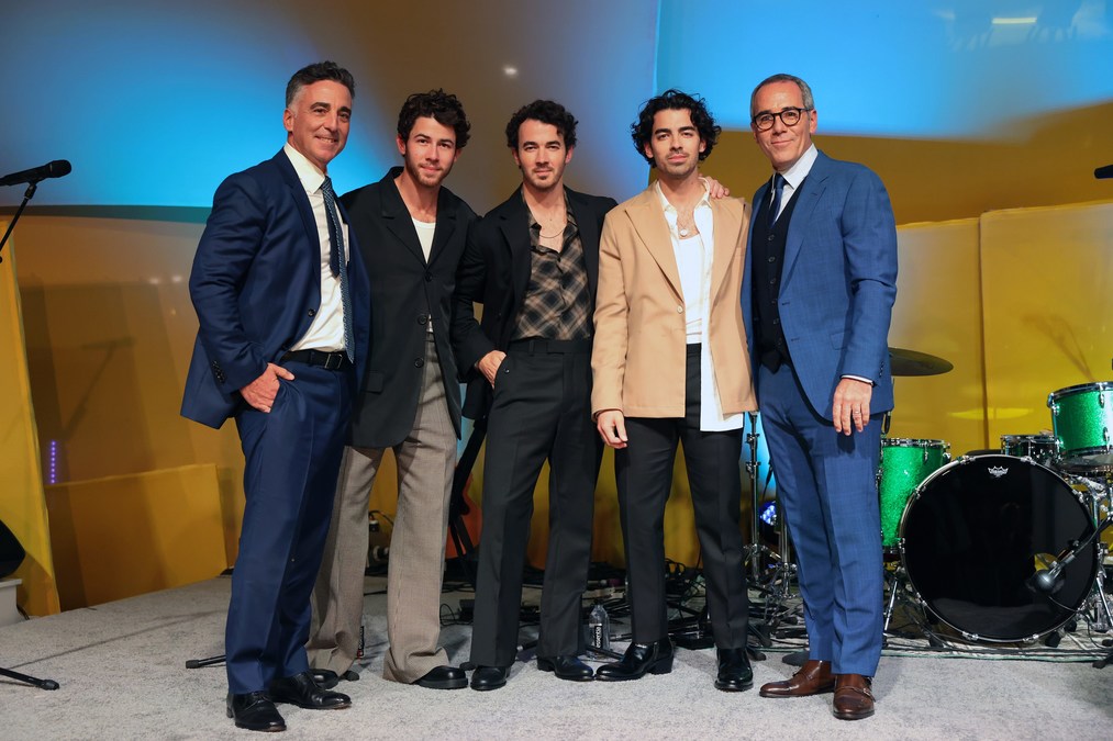 CITY OF HOPE HONORS REPUBLIC RECORDS FOUNDERS MONTE AND AVERY LIPMAN AT ITS SPIRIT OF LIFE® GALA - Vimarsana News