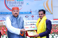 Dr. UK Muhammed Shareef, Managing Director and Chairman of Tigris Valley receiving the prestigious National Award - Swadesh Samman for promoting Ayush practices in wellness sector in the country at the function held in Vigyan Bhawan, New Delhi