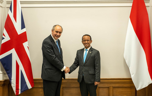 Lord Dominic Johnson, UK Minister of State for Trade Policy and Indonesia’s Investment Minister, Bahlil Lahadalia at Indonesia’s Investment Forum held in London on 27 October