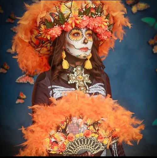 Únase a nosotros para un evento familiar del Día de los Muertos el martes 1 de noviembre de 4:00 pm a 8:00 pm en Los Angeles Community Hospital.  ¡Este gran espectáculo incluye un concurso de disfraces, exhibiciones de altares, pintura de caras y caricaturas, comida y entretenimiento!