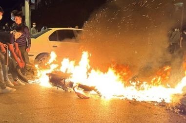 Iran Uprising Riot burning in the streets