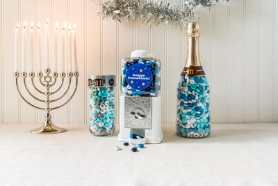 M&M’S 2022 Holiday Gift Guide, exclusively on MMS.com, features an array of colorful and festive fun gifts perfect for everyone on your list.