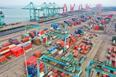 The foreign trade route of "Huanghua-Shanghai-Laem Chabang,Thailand" is officially launched at Huanghua Port,Cangzhou,Hebei,China on Oct. 30,2022.  (Photo by Teng Yibin) (PRNewsfoto/the Municipal Government of Cangzhou)