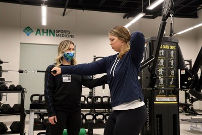 AHN’s comprehensive sports performance program includes personalized strength training and conditioning programs designed for active adults and athletes of any age and level, advanced injury prevention and recovery regimens for individuals and teams, and detailed sports performance evaluations.