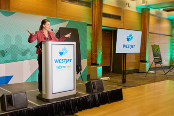Angela Avery, vice-présidente directrice du groupe WestJet et directrice des ressources humaines, de l’entreprise et du développement durable (Groupe CNW/WESTJET, an Alberta Partnership)