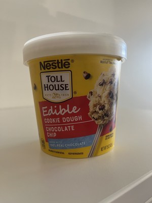 NESTLɮ TOLL HOUSE Edible Chocolate Chip Cookie Dough Tub - Product Packaging