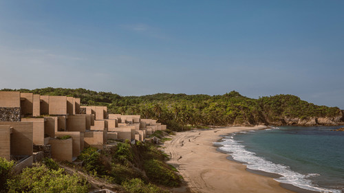 A private nature reserve along a pristine 6-mile stretch of coastline is now home to Four Seasons Resort Tamarindo, México