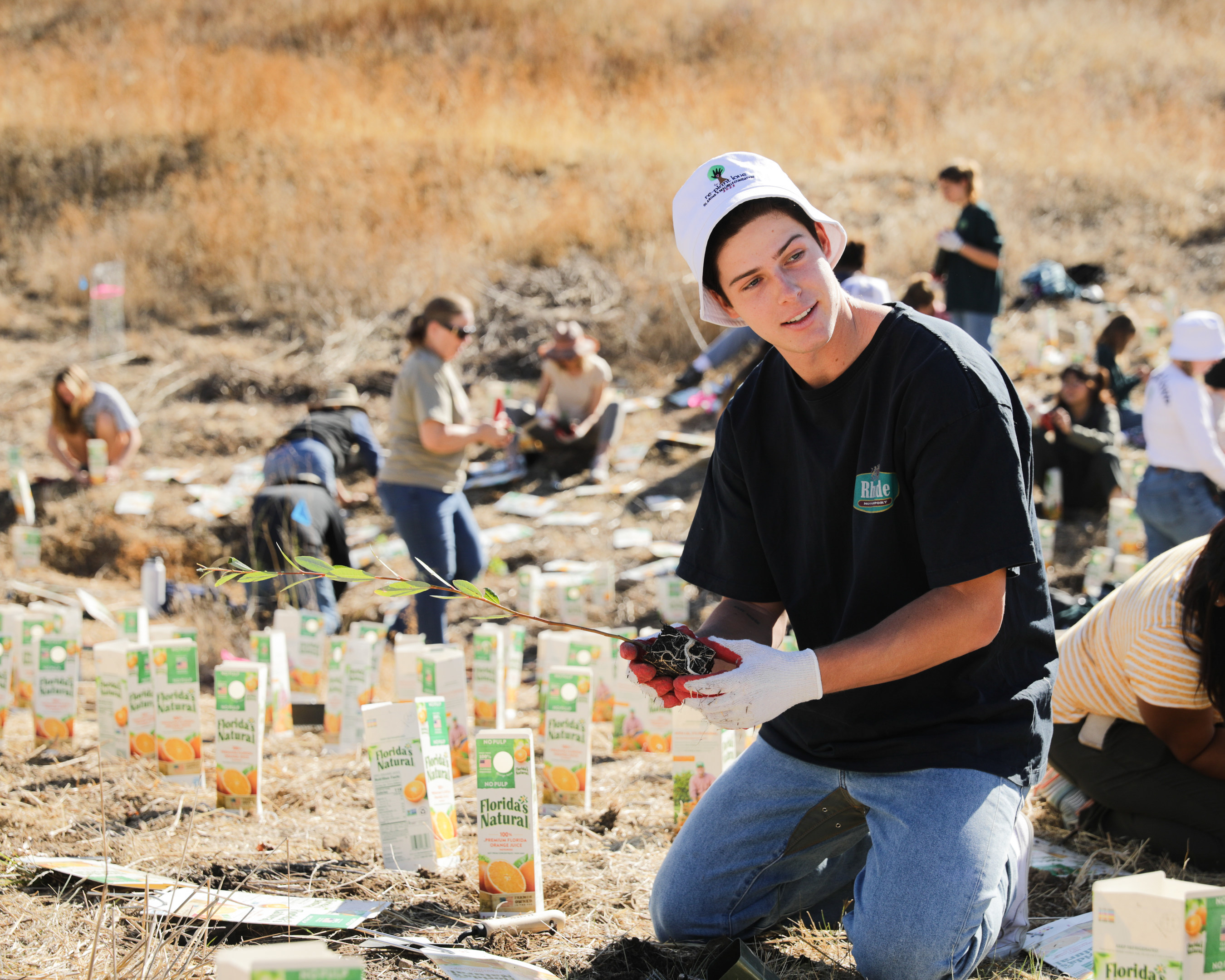 CLARINS X MALIBU FOUNDATION HOST REPLANT LOVE 2022: A COMMUNITY PLANTING DAY EVENT IN THE SANTA MONICA MOUNTAINS