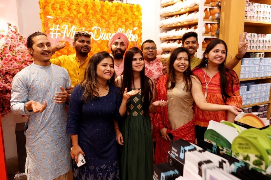 Scented Candles, Perfumes and Fragrances Brighten Up Diwali at MINISO - Vimarsana News