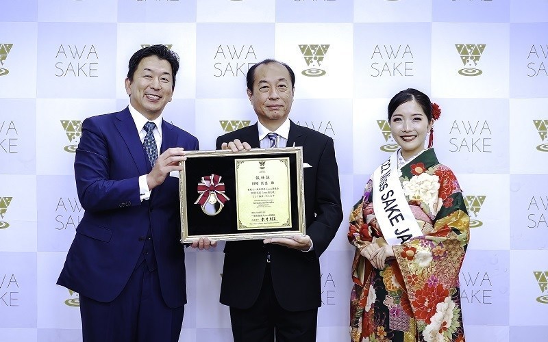 Pour les toasts du monde entier : deux produits nouvellement certifiés AWA SAKE