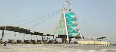 State of the art toll plaza at northern end of EPE