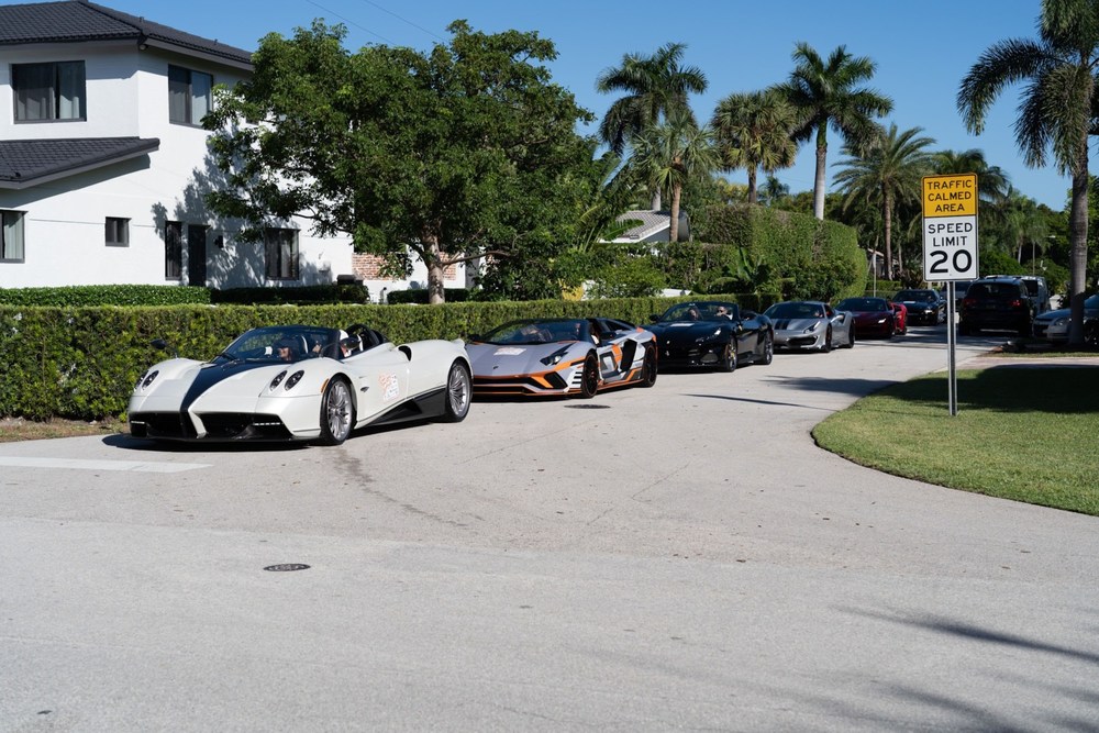 Fast Lane Drive's Miami chapter takes its first drive. (PRNewsfoto/Fast Lane Drive)