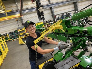 John Deere Helps Soldiers and Families Find New Careers with U.S. Army Reserve Partnership