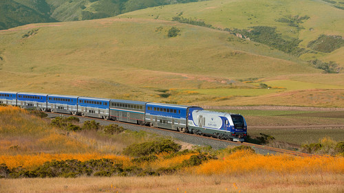 Advanced reservations will be required on Pacific Surfliner trains and connecting bus service this Thanksgiving holiday.