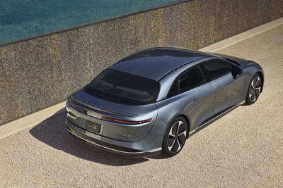 Air Pure is the first Air model to come with an all-metal roof. It is made entirely of aluminum, which minimizes weight, and lends Air Pure a unique personality – a perfect complement to the expansive Glass Canopy familiar from other Lucid Air variants.