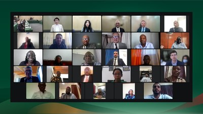 Uma foto do grupo de representantes do setor de mídia. (PRNewsfoto/CCTV+)