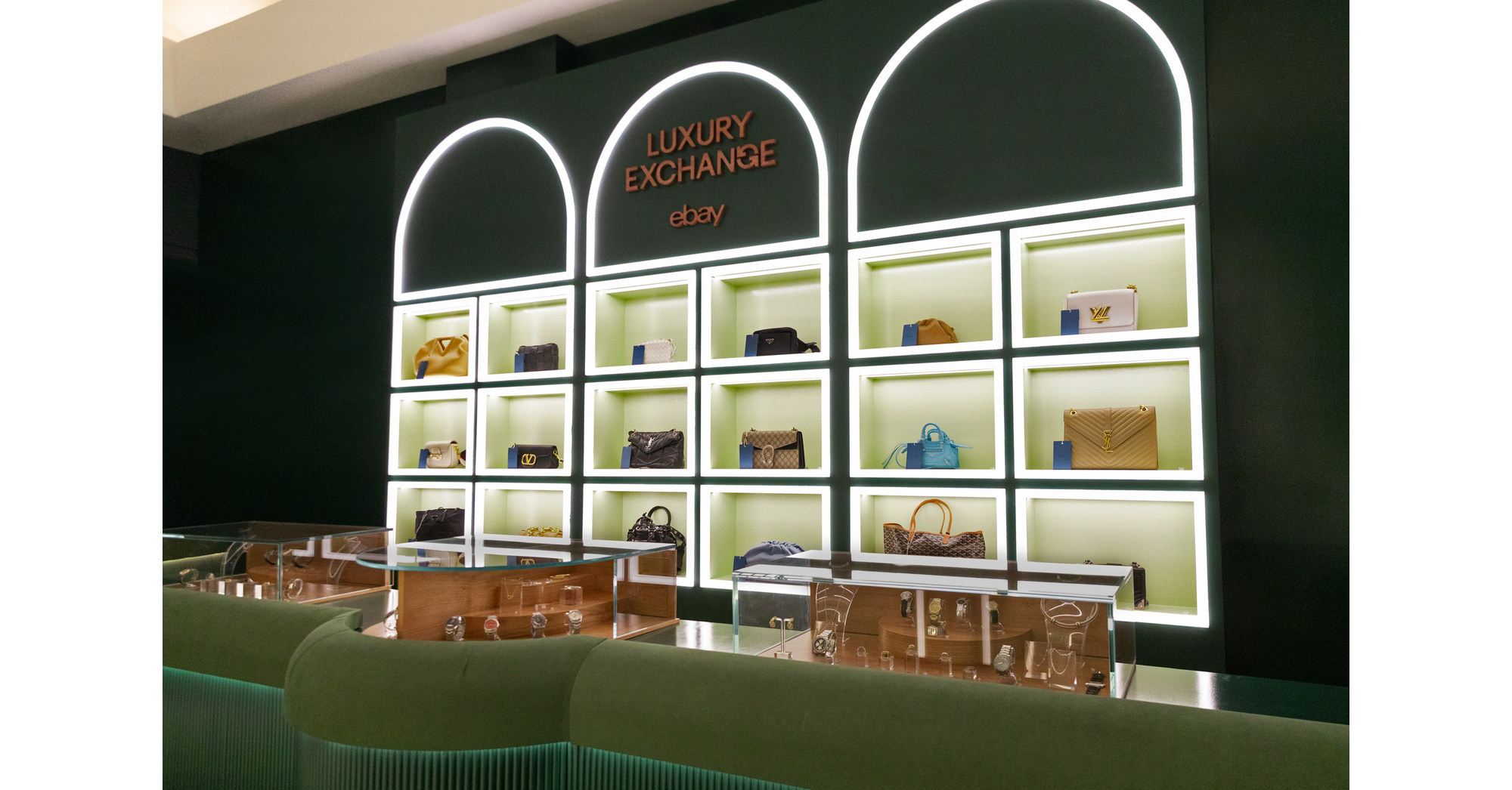 Manhattan, Louis Vuitton - Designer Exchange