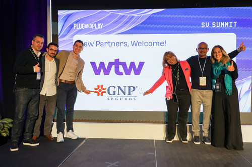 GNP is announced as one of Plug and Play's newest partners at its November summit in Silicon Valley.  (From left to right: Eugenio Gonzalez - Plug and Play Partner, Andres Diaz - Plug and Play Ventures Analyst, Abel Ocampo - GNP Innovation Director, Jackie Hernandez - Plug and Play Global SVP, Alberto Rendon - GNP Strategy Director, Carolina Simental - Plug and Play Corporate Partnerships)