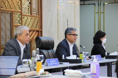 Left to Right: Agus Sudiarto, Risk Management Director BRI; Sunarso, President Director BRI; Viviana Dyah Ayu, Chief Financial Officer BRI. (PRNewsfoto/PT Bank Rakyat Indonesia Tbk (BRI))