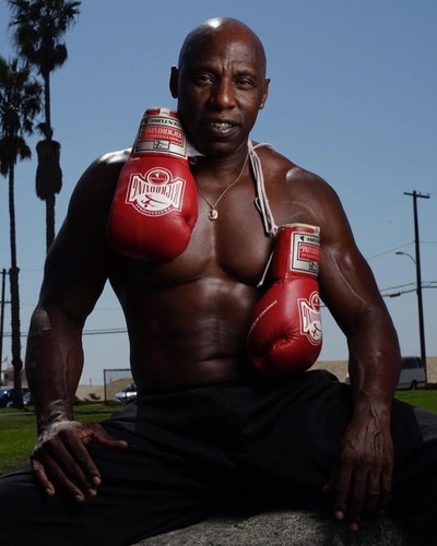 Kickboxing Champion Hayward Brown Goes 10 Rounds with the Complement Trade to Ship All-natural Diet