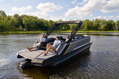 All-new Manitou pontoon boats revolutionize the boating experience with a timeless, modern design, a one-of-a-kind on-board experience and groundbreaking Rotax® S, the world’s first outboard engine featuring Stealth® Technology. 
©BRP 2022 (CNW Group/BRP Inc.)