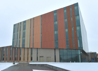 Die New Neal Math and Science Academy in North Chicago wird eröffnet, finanziert durch eine Spende von AbbVie