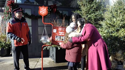 Christmas Kettle Campaign (CNW Group/The Salvation Army Ontario Division)