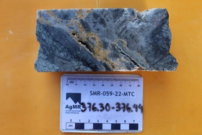 Fig.2: Close-up view of mineralized intervals of drill core; photo A: vein interval showing semi-massive sulphides including sphalerite, chalcopyrite, galena, silver sulpho-salts, with milky quartz and silicified rock fragments in matrix, cut by late greyish quartz veinlets, Matacaballo vein, hole SMR-33-22-MTC, 186.25 -186.40 m depth; photo B: brecciated vein structure with multiple quartz vein generations, sulphides in patches including sphalerite, galena, chalcopyrite, pyrite, late quartz-carbonate veining with open spaces, Matacaballo vein, hole SMR-59-22-MTC, 376.30 – 376.44 m depth. (CNW Group/Silver Mountain Resources Inc.)