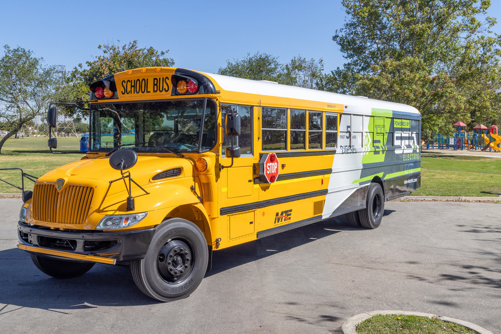 ILLINOIS ENERGY CONSORTIUM POWERED by FUTURE GREEN partners with MIDWEST TRANSIT EQUIPMENT to Bring Transformed Electric School Buses to Price Parity with Diesel - Vimarsana News