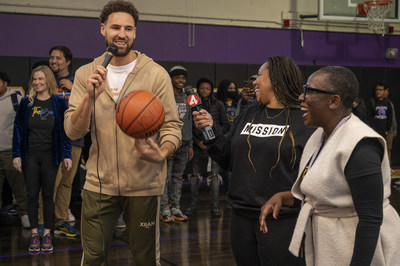 Dr. Bayoke, right, Principal of KIPP San Francisco College Preparatory in San Francisco, CA, joined Buffalo Wild Wings®, MTN DEW LEGEND® and professional basketball star Klay Thompson to celebrate a refurbished basketball court on Wednesday, Nov. 09, 2022 in San Francisco. (Peter Barreras/AP Images for Buffalo Wild Wings® and MTN DEW LEGEND®)