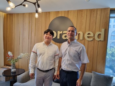 (From Left) MEDICOX CEO Oh Daehwan, ORAMED CEO Nadav Kidron