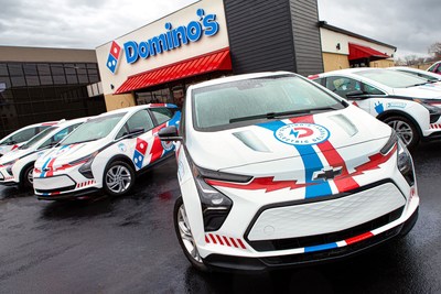 Domino’s is rolling out more than 800 custom-branded 2023 Chevy Bolt electric vehicles at select stores throughout the U.S., making it the largest electric pizza delivery fleet in the country.