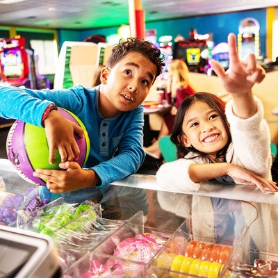 ‘Tis the Season for Winning at Chuck E. Cheese Winter Winner-Land