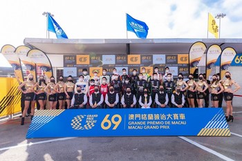 Sands China Ltd. President Dr. Wilfred Wong leads company management executives and team members to experience the exciting atmosphere of the 69th Macau Grand Prix Thursday and Sunday. Sands China title sponsored this year’s headline race, the Sands China Formula 4 Macau Grand Prix.