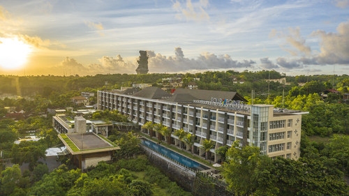 Terletak di dekat Pantai Jimbaran dan Pura Uluwatu, Four Points by Sheraton Bali Ungasan merayakan festival budaya Indonesia di Bali.