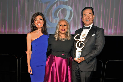 Mohr Partners' Managing Principal Michele Shibuya and Chairman & CEO Robert Shibuya accepting the Supplier of the Year (Class III) award from DFW MSDC President & CEO Margo Posey (center).