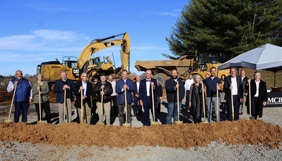 From left: Wayne Woods, Burleson Construction; Melissa Haines, FVP, Branch Administrator & Security Officer; Kevin W. Horne, Director; Samuel L. Widener, Director; Wendell C. Kirk, Director; Tim A. Topham, Director; Tom Weems, Thomas Weems Architect; James Hanson, Burleson Construction; Paige Janeway, Interior Concepts; Frank Wood, Director; Bob Cantler, Johnson City Chamber President & CEO; William E. “Bill” Edwards, Mountain Commerce Bank President & CEO