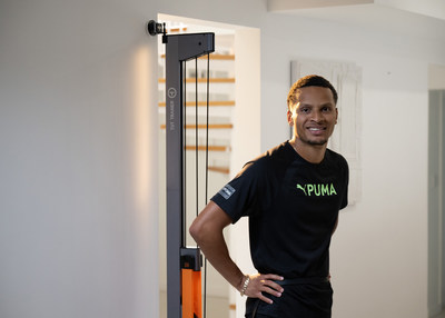 Andre De Grasse and the TUT Trainer™ (CNW Group/TUT Fitness Group Limited)