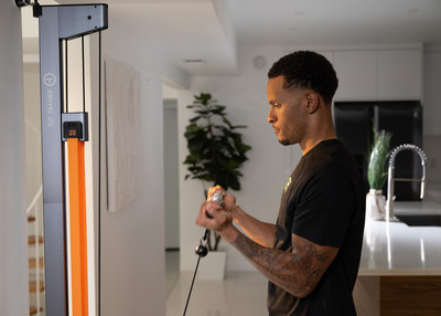 Andre De Grasse and the TUT Trainer™ (CNW Group/TUT Fitness Group Limited)