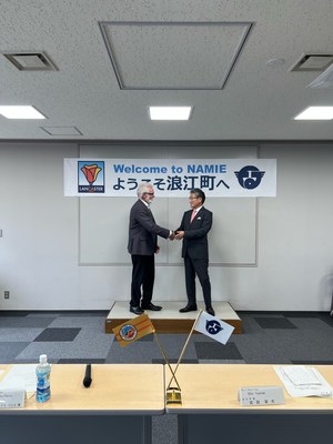 R. Rex Parris, Mayor of the City of Lancaster, and Eiko Yoshida, the Mayor of Namie City in Fukushima, shake hands following a meeting aimed at sharing best practices and strategies to accelerate renewable H2 and fuel cell use.